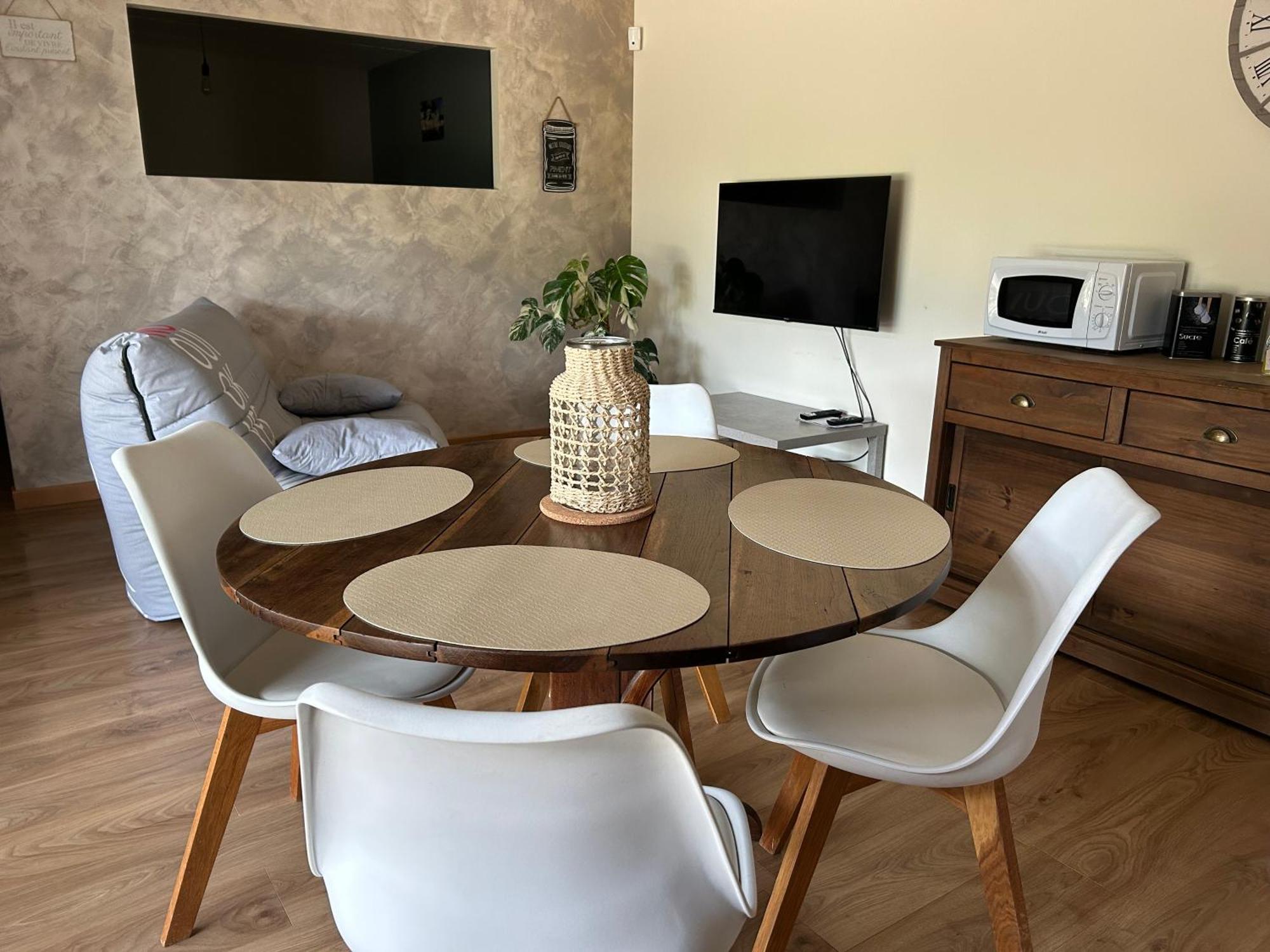 Au Coeur Des Bois Apartman Saint-Germain-du-Salembre Kültér fotó